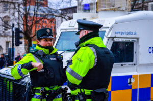 Poliția din centrul orașului Belfast în timpul sărbătorii de Ziua Sfântului Patrick 2018, Sursa foto dreamstime.com