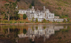 Castelul Kylemore din Irlanda Sursa foto dreamstime.com