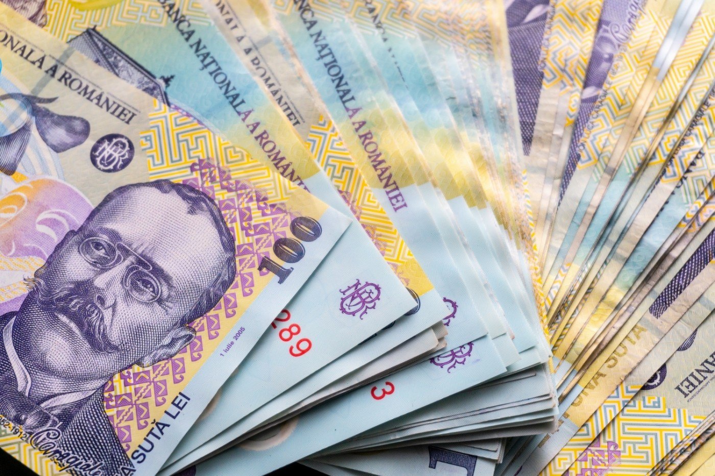 bani de la stat (sursă foto: adevarul.ro)