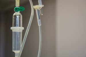 Mulți români nu sunt asigurați. Pot beneficia de un pachet minim de servicii medicale