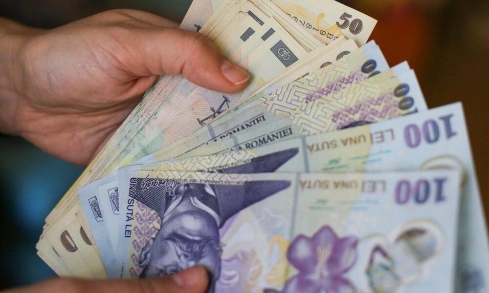 Bugetarii vor avea salarii mai mari. Mesajul celor din Guvern