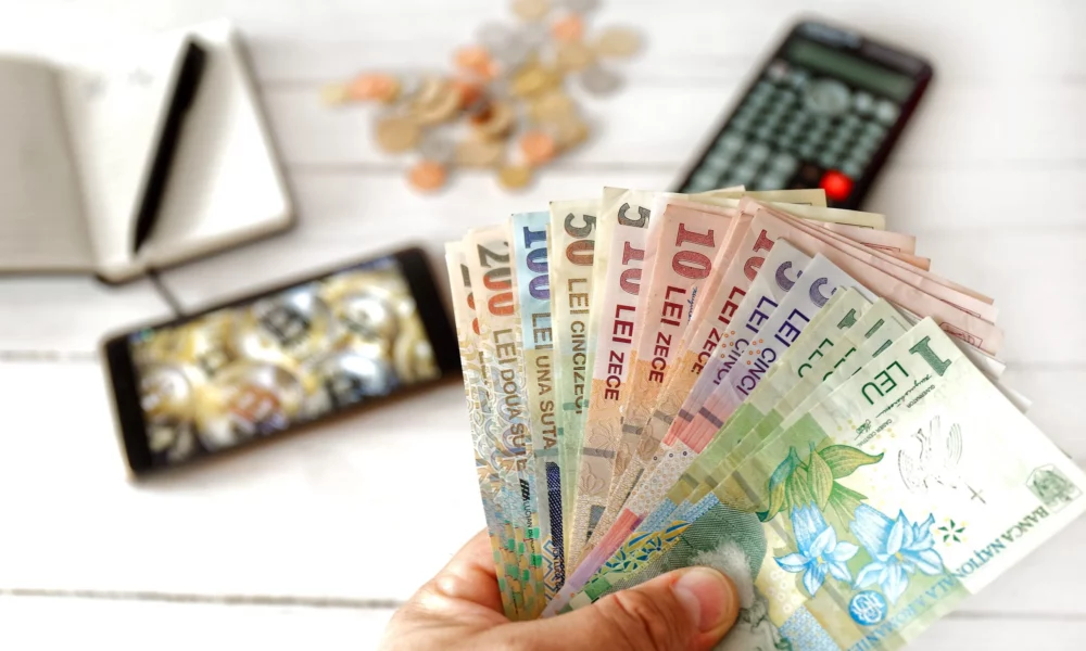 Se schimbă banii. Anumite bancnote vor fi scoase din circulație