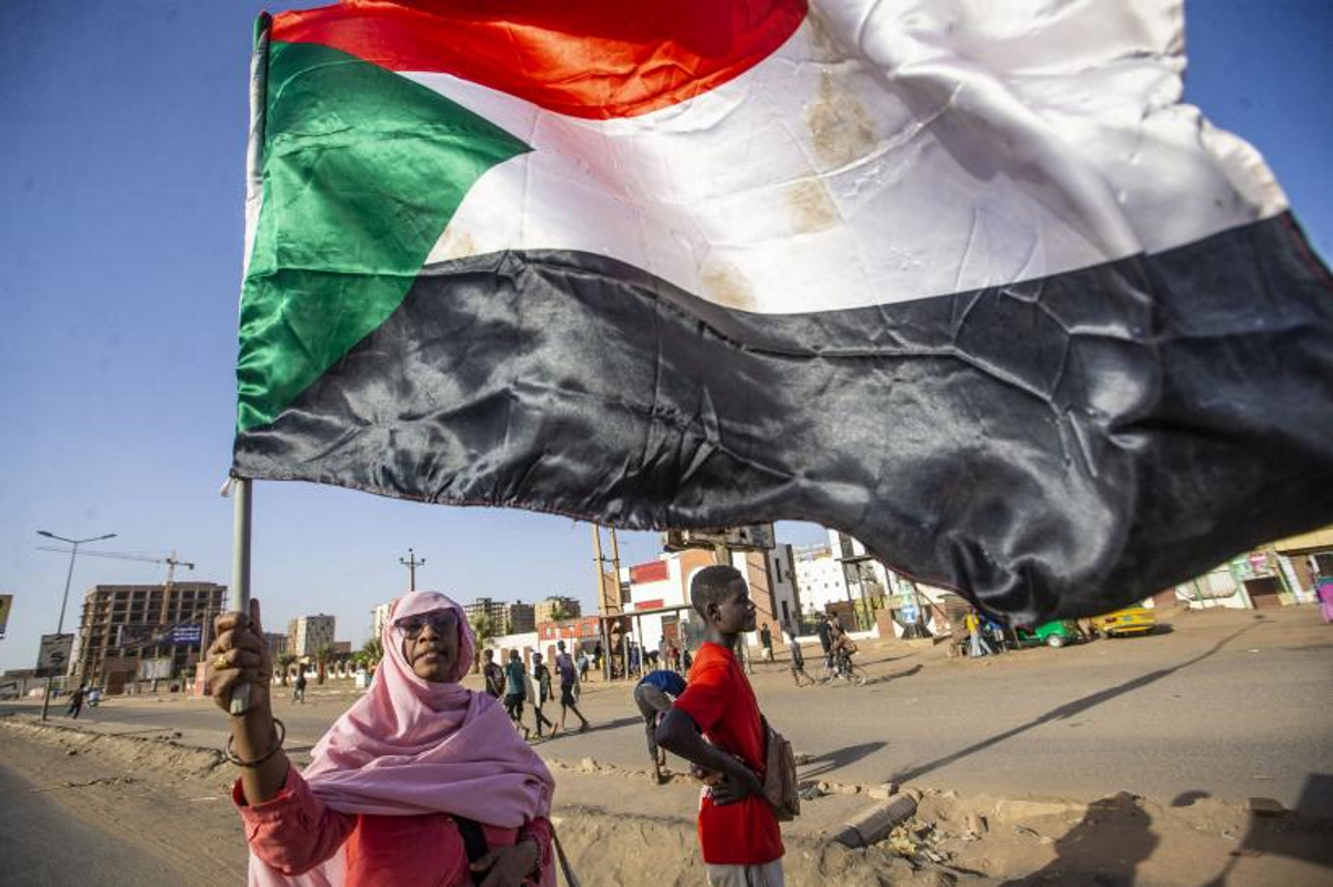 Tensiunile se complică în Sudan, puterile internaționale cer încetarea ostilităților