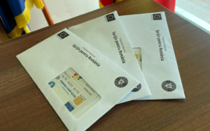 cardurile sprijin pentru romania (sursă foto: Revista Biz)