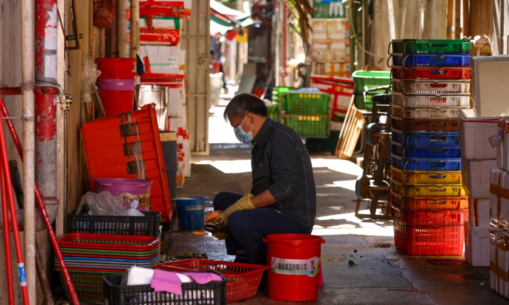 Angajații cu salarii mici din Hong Kong au primit o mărire de salariu! Aceasta ajunge la doar 0,32 de dolari
