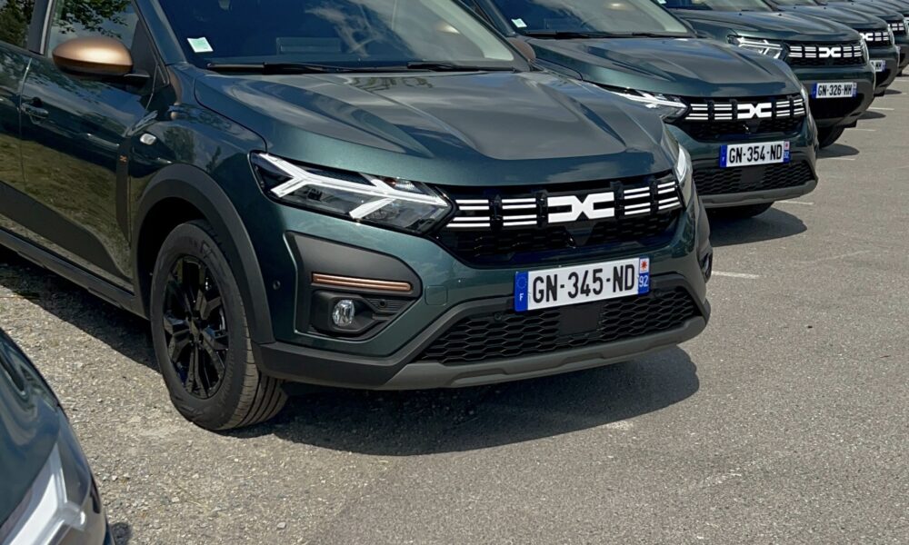 Mașinile noi îmatriculate, pe val. Dacia e lider