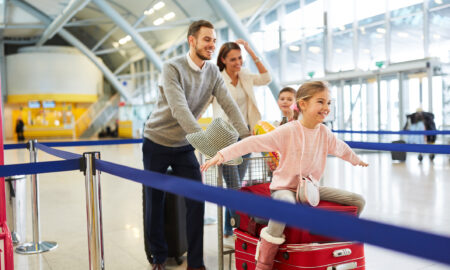 copii la aeroport