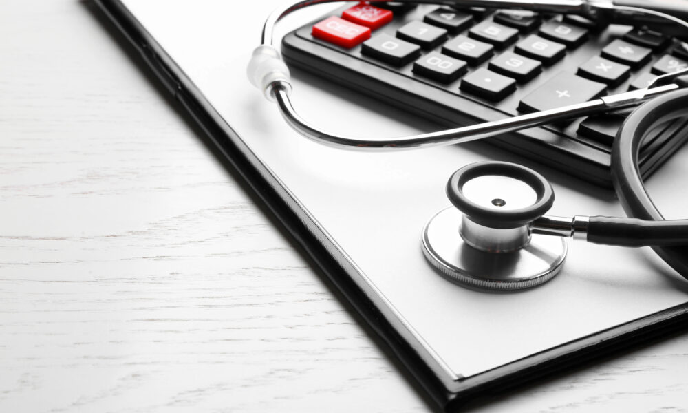 Românii fără venituri pot beneficia de asigurare de sănătate. Care este procedura