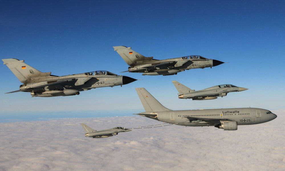 Beijing își schimbă strategia. Piloții veterani germani îi învață pe chinezi cum să atace Taiwanul din aer