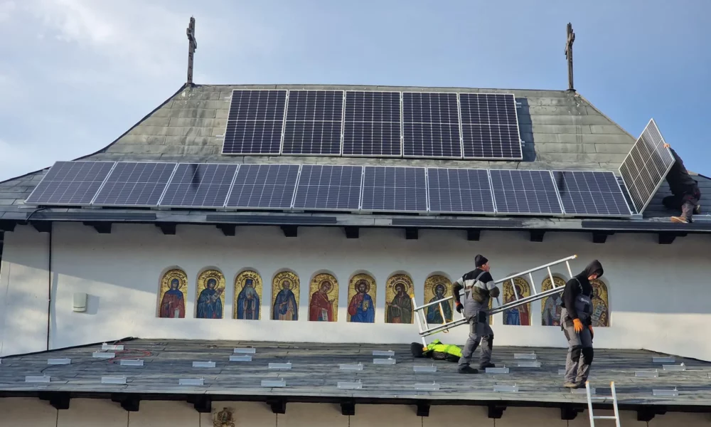 A începtut și programul „Biserica Verde”! Lăcașele de cult pot beneficia de panouri fotovoltaice pe banii statului