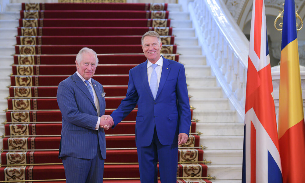 Vizita Regelui Charles în România începe astăzi! Președintele Klaus Iohannis îl așteaptă pentru o întâlnire oficială