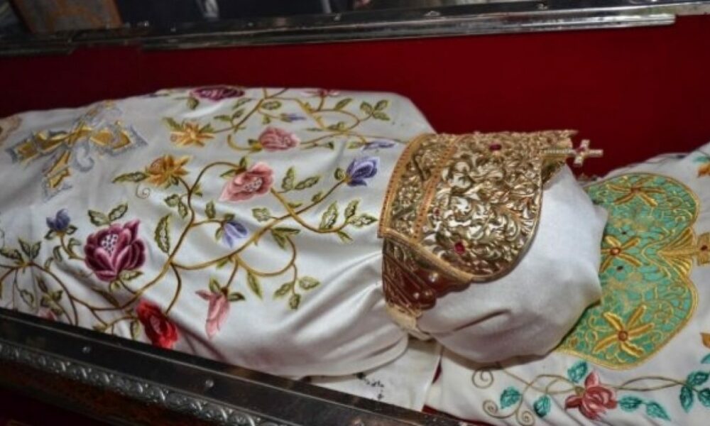 Istorie de suflet! Moaștele Sfintei Parascheva împlinesc 382 de ani de când au fost aduse în România!