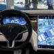 Interiorul unui autoturism Tesla