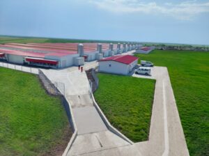 Carmistin a investit 8 milioane de euro în cea mai mare și modernă fermă de păsări din Olt