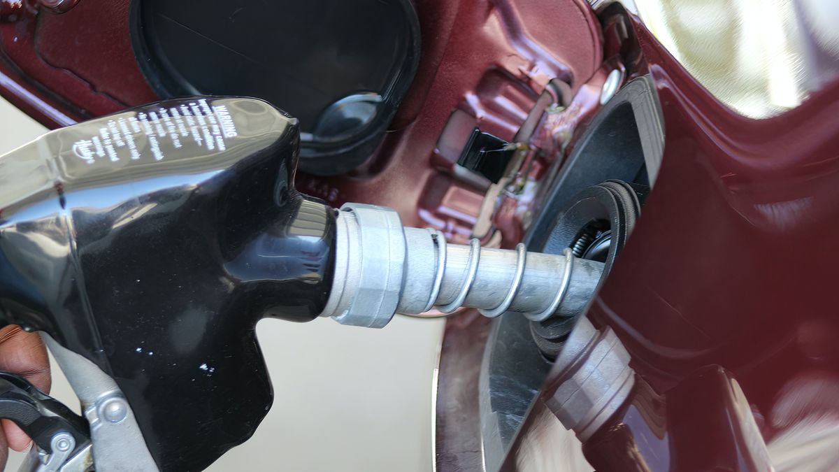 benzina motorina pompa (Sursă foto: Radio Impuls)