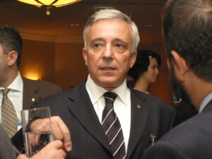 Mugur Isărescu