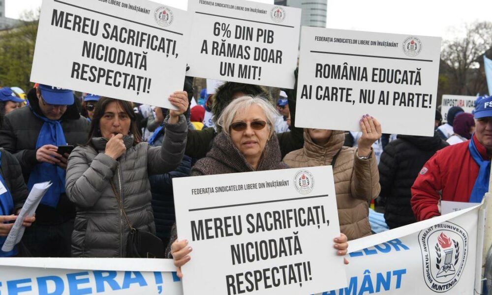 Angajații din învăţământ urmează să primească prima anuală pe care au obținut-o în urma grevei din vară
