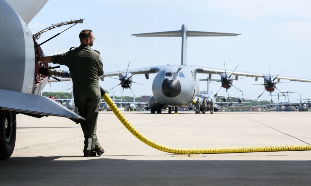 NATO organizează cel mai mare exercițiu aerian din istorie. Alianța face o demonstrație de forță pentru Rusia