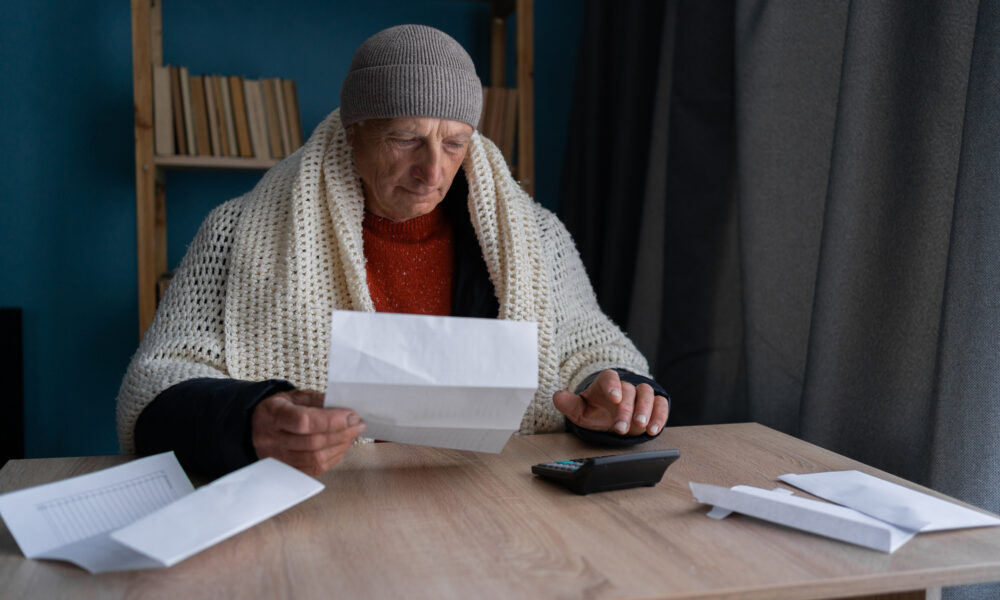 Ghid practic (20): Cine și cum poate beneficia de indemnizaṭia socială pentru pensionari