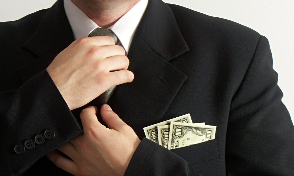 Indicatori economici neobișnuiți (18): Cravata vă oferă o șansă de supraviețuire în criză
