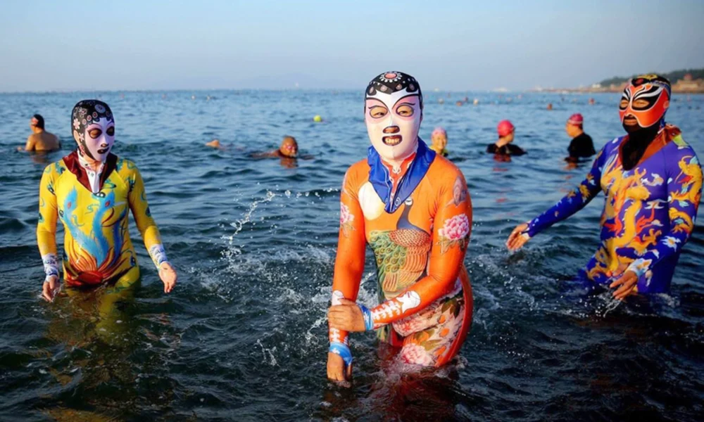 ,,Facekinis” este noua modă pe străzile din China. La ce ajută aceste măști
