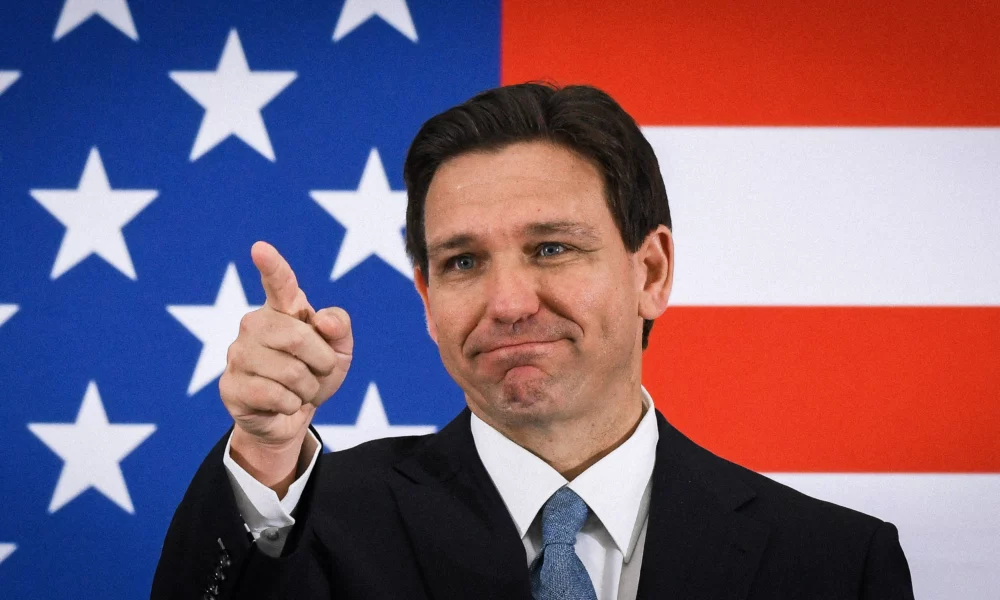 DeSantis, guvernatorul din Florida, are o nouă strategie. Vrea să discute cu presa ,,neprietenoasă”