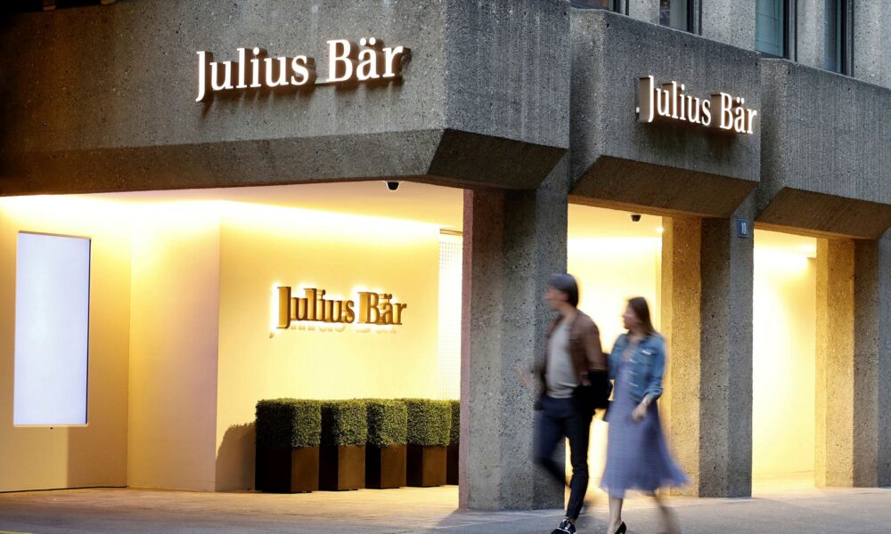 Banca elvețiană Julius Baer încheie afacerile cu clienții din Rusia