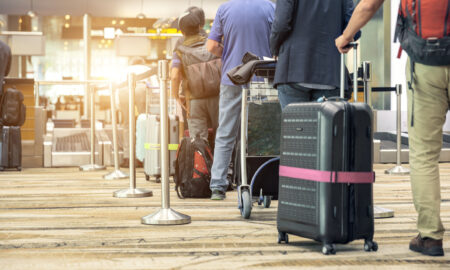 Românii se înghesuie pe avioane. Transportul aerian de pasageri a crescut