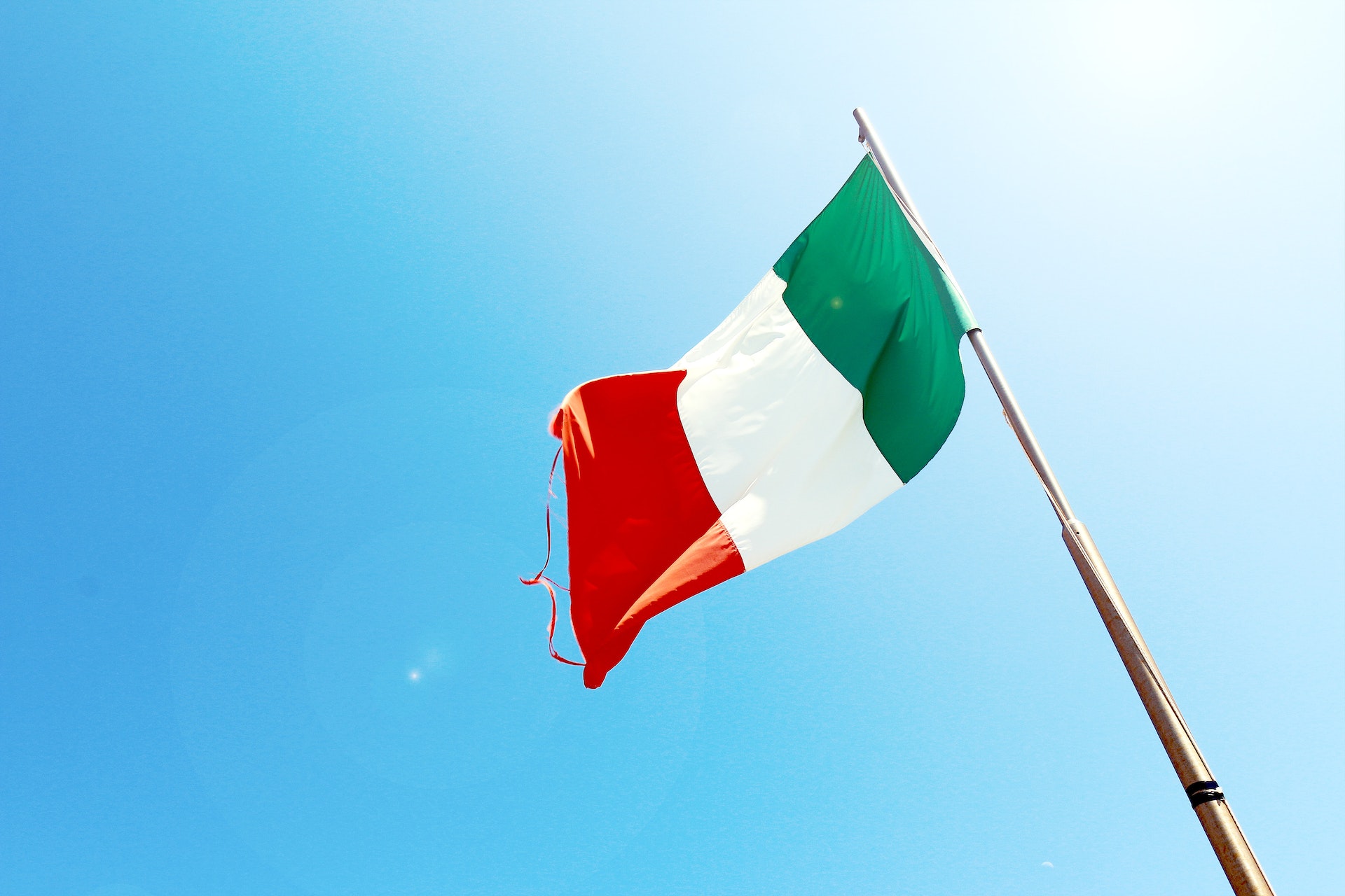Italia e îndepărtează de ținta NATO de 2%