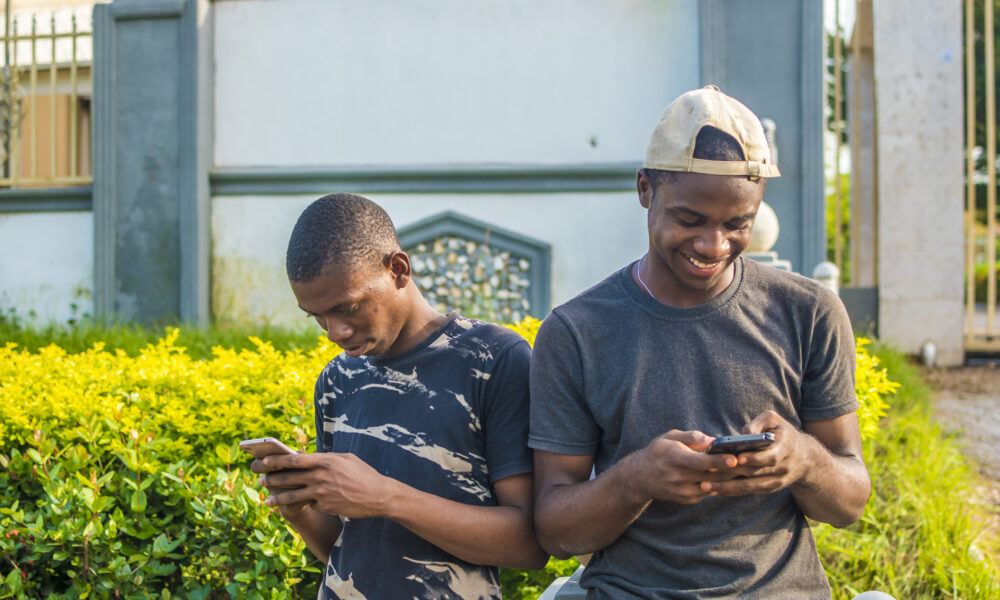 Statistica zilei. Eurostat: 96% dintre tinerii din UE utilizează zilnic internetul