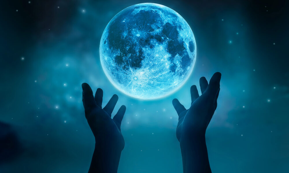 Fenomen rar în luna august, două „super-Luni” și o „Lună albastră”