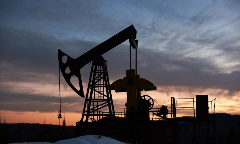 Prețul țițeiului Brent se va situa între 75-80 de dolari pe baril în 2023