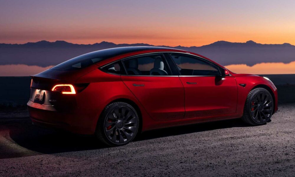 Înmatriculările de vehicule electrice au scăzut cu 80% în ianuarie. Tesla a înregistrat doar o vânzare luna trecută