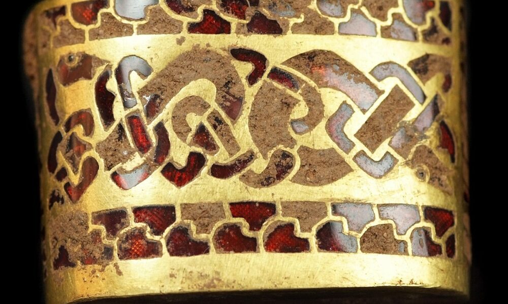 Azi în istorie, 5 iulie: 14 ani de la descoperirea tezaurului de aur anglo-saxon