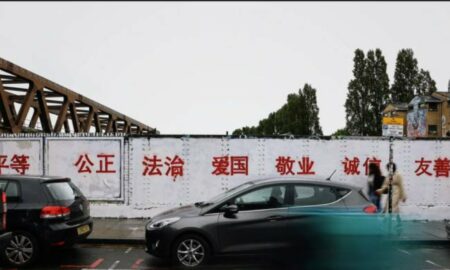 Scandal la Londra. Propaganda chineză a ajuns pe zidurile capitalei britanice