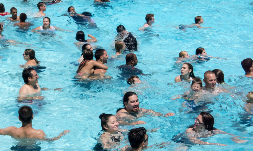 Cât te costă (6): Unde poți merge la piscină în București și care sunt tarifele