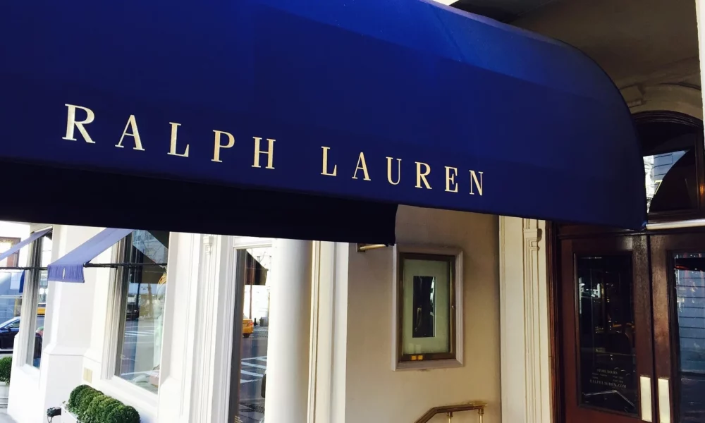 Ralph Lauren înregistrează o creștere surprinzătoare a vânzărilor trimestriale