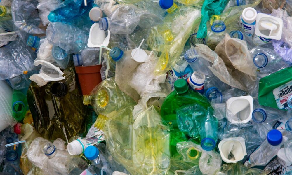 Suntem codașii Europei la reciclare. Olanda și Italia conduc clasamentul