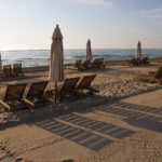 În diminețile senine, răsăritul oferă o priveliște de poveste pe plajele din Mamaia (sursă foto: Dreamstime)