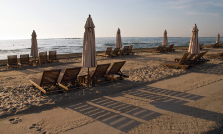 În diminețile senine, răsăritul oferă o priveliște de poveste pe plajele din Mamaia (sursă foto: Dreamstime)