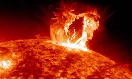 Exploziile solare se abat asupra Pământului. Mai multe țări au fost deja afectate