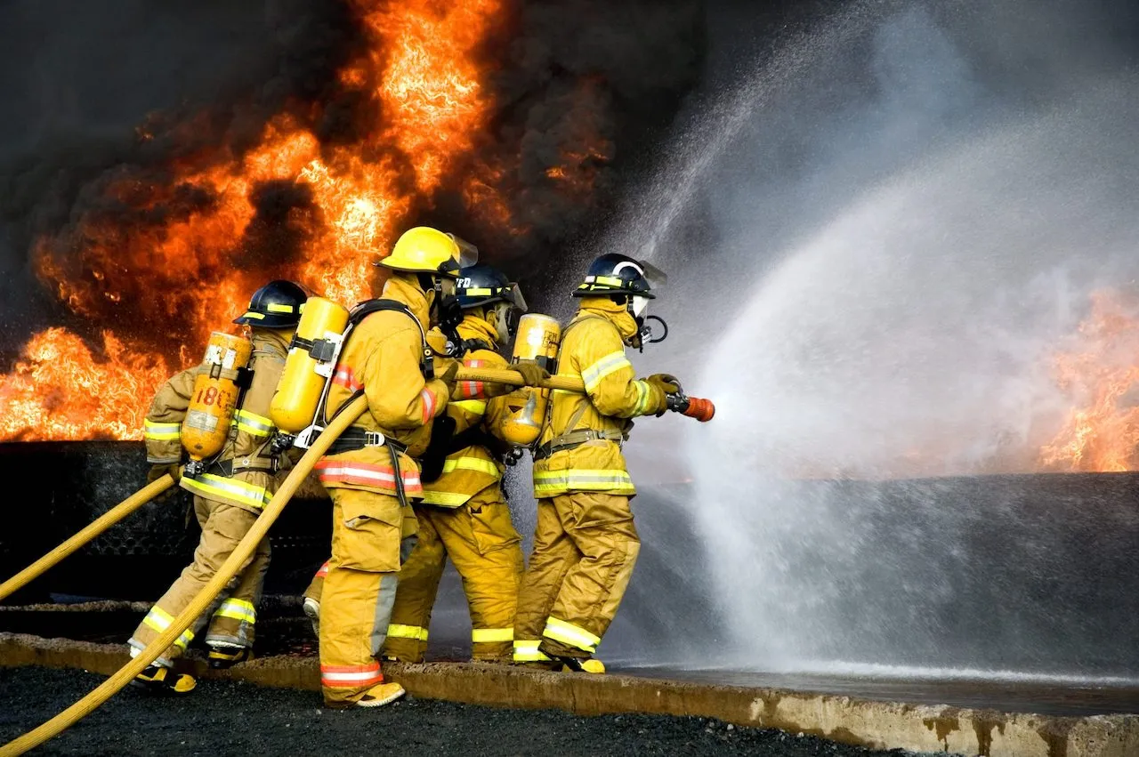 pompier (sursă foto: isdiakou.gr)