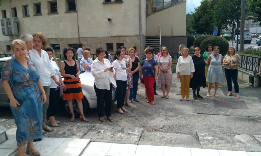Protest în România! Angajații Ministerului de Finanțe au ieșit pe holurile instituției