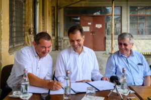 semnare contract muzeul comunismului Sursă foto Facebook Antal Arpad