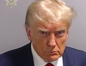 trump mugshot Sursp foto BBC