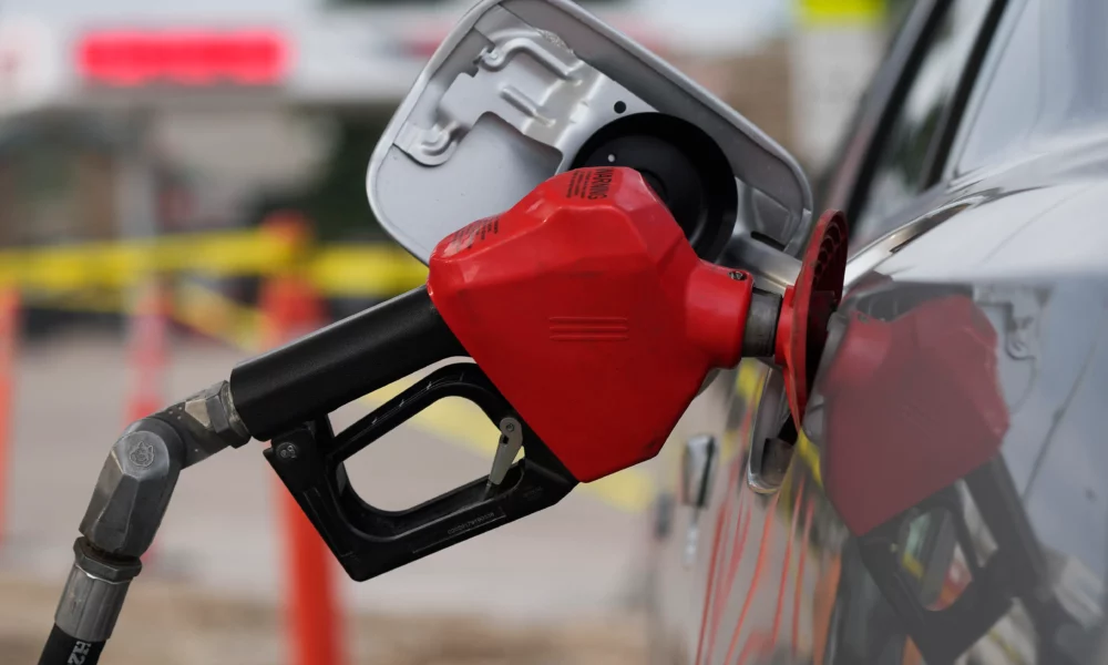 Ce tarife găsesc șoferii la pompă astăzi. Prețul benzinei urcă din ce în ce mai mult