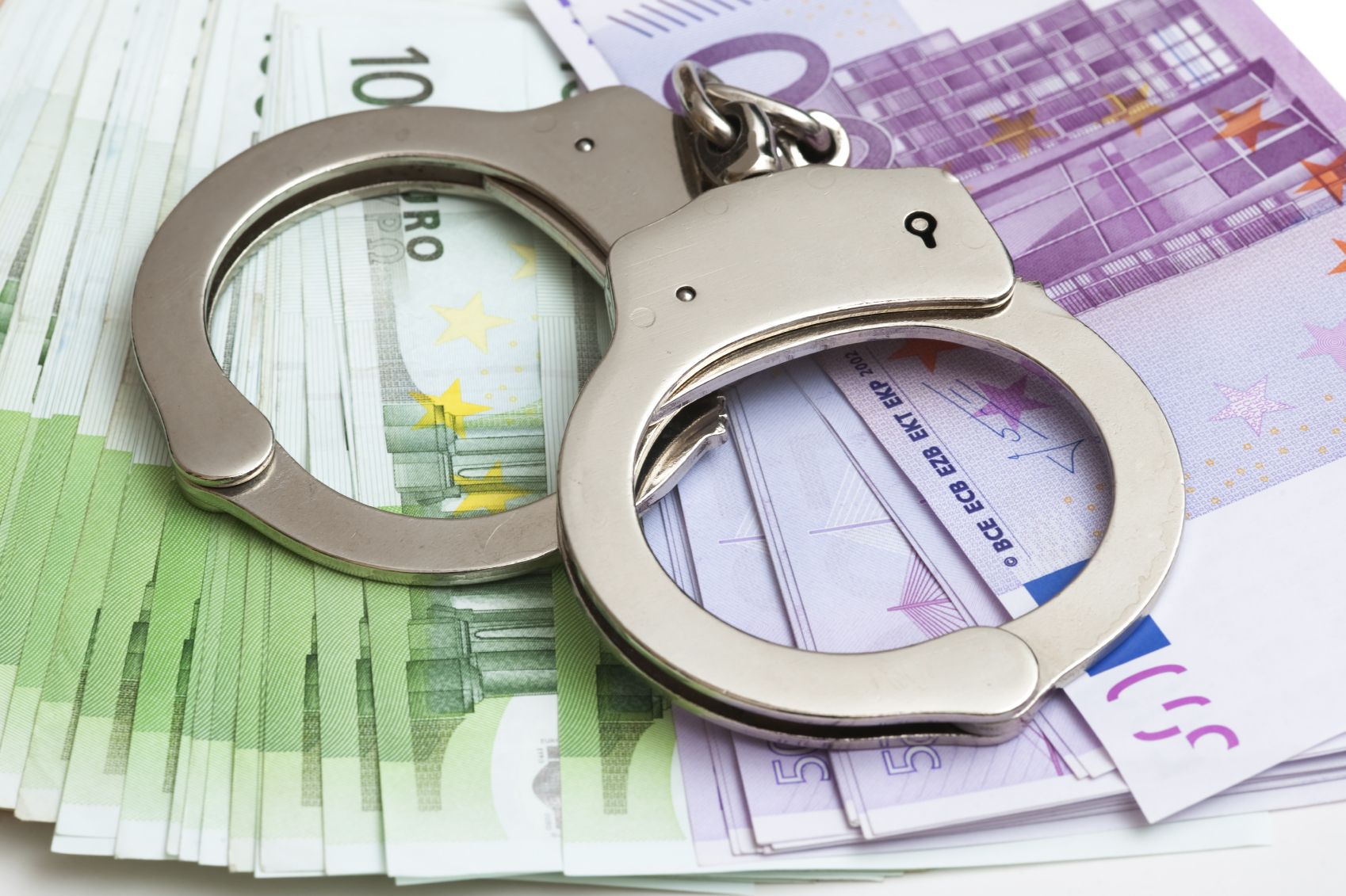 evaziune fiscală (sursă foto: zi-de-zi.ro)