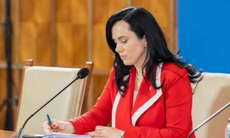 Simona Bucura-Oprescu, ministrul Muncii, sursa foto defapt.ro