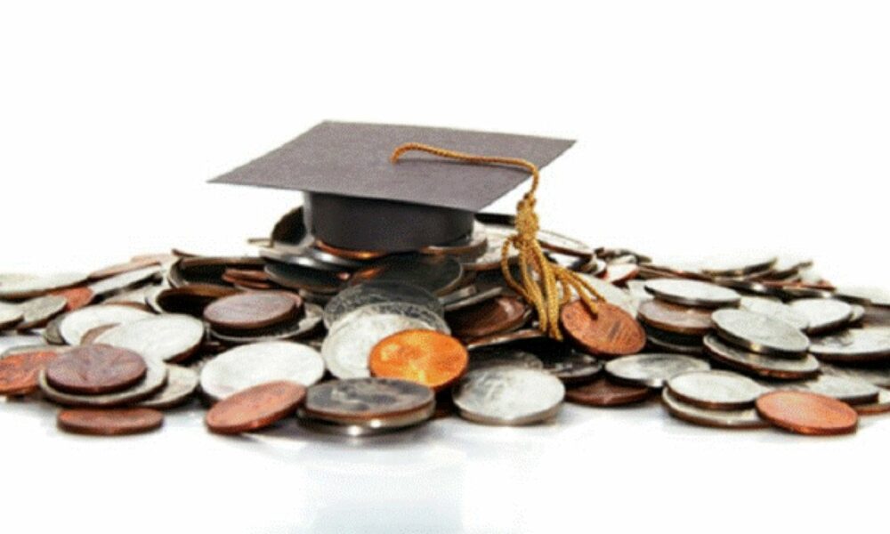 Cum s-ar putea schimba învǎțǎmântul universitar?  Un expert trage un semnal de alarmǎ
