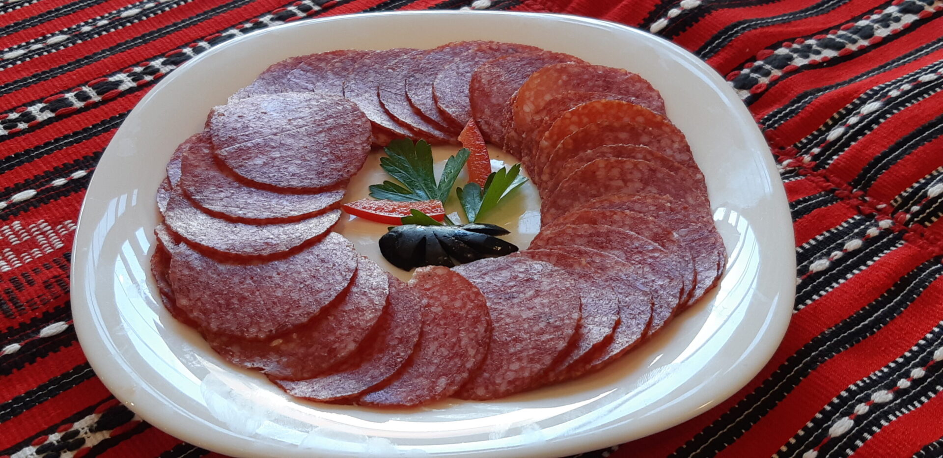 salam de sibiu (sursă foto: restaurantgrandplazasb.ro)